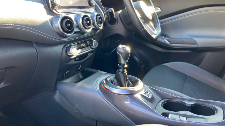 Nissan Juke 1.0 DiG-T 114 Tekna 5dr Petrol Hatchback